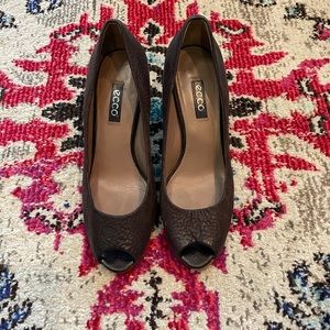 Preowned Ecco Heels Size 39